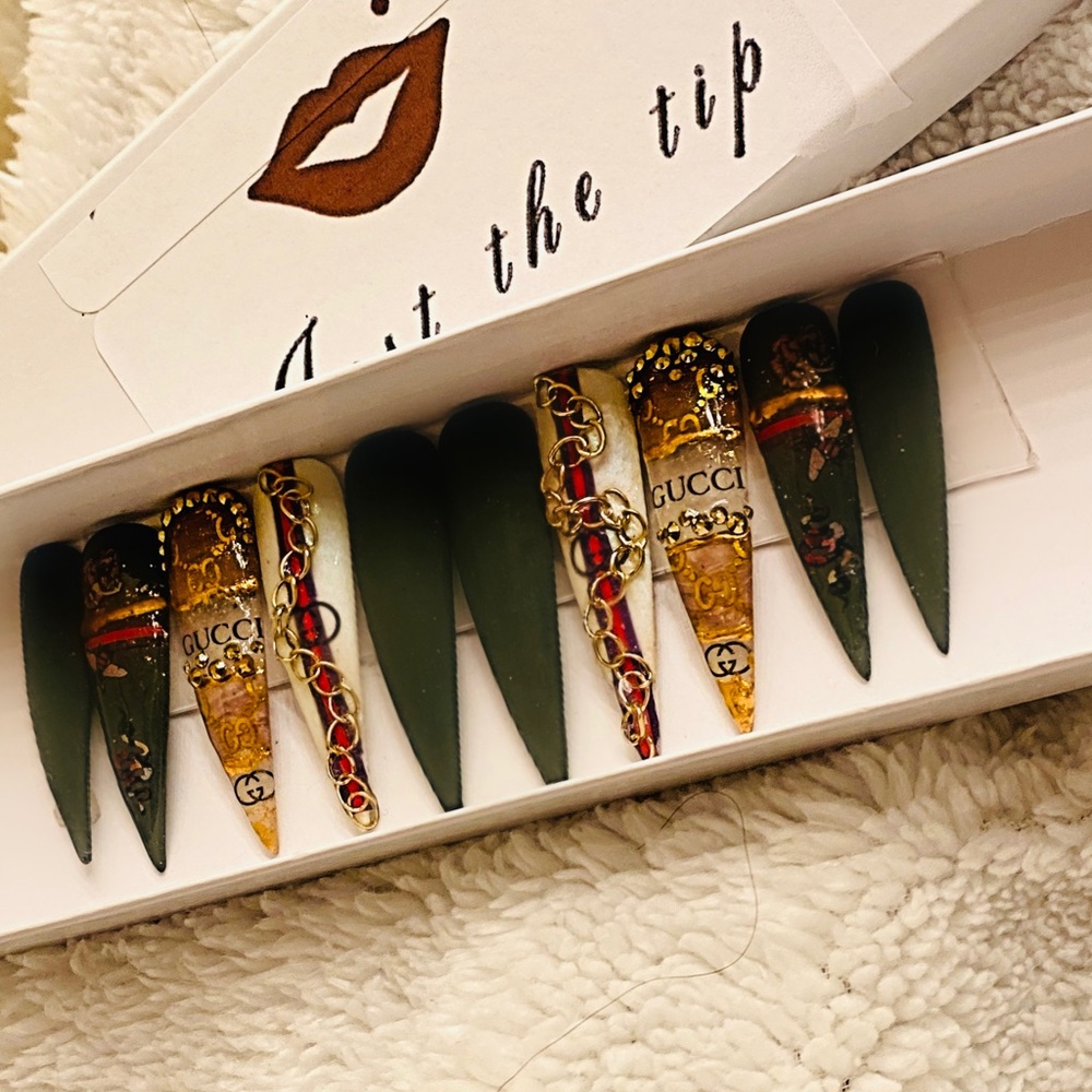 Press on nails - Picture 2 of 3